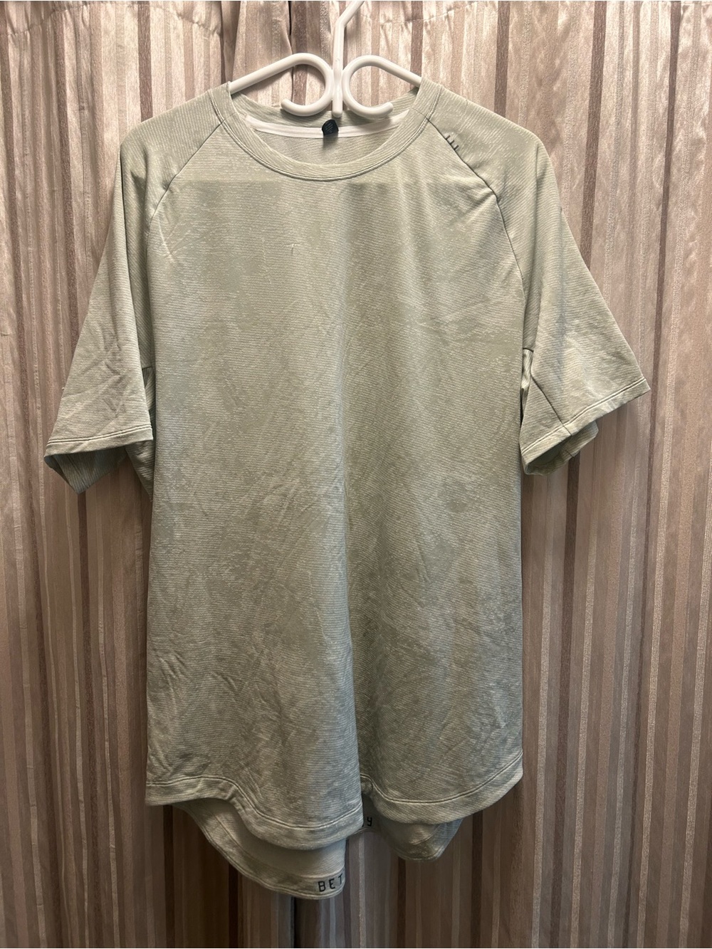 Lululemon Men's Lightweight S/S Shirt - Heathered Cream / Sage Gray, Size XL